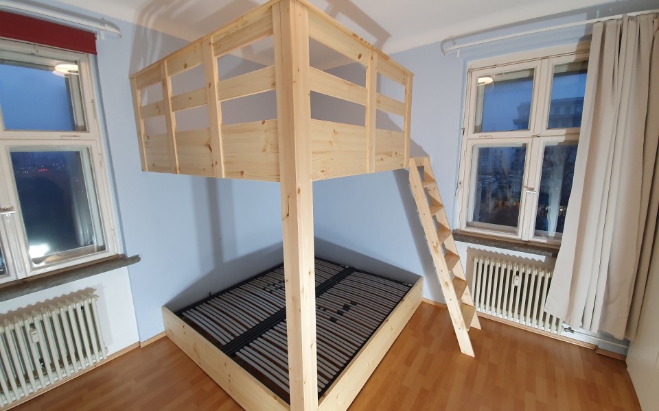 Vier Betten in einem Hochbett! Wo gibt es den so etwas? Wir die Menke Concept GmbH planen und realisieren ihr individuelles Hochbett nach ihren Wünschen und Vorstellungen exakt auf Maß. Nach nur 8 Stunden Montagezeit, ziehen sie wieder schnell und sorgenfrei in ihr neues zu Hause ein und genießen den neu geschaffenen Wohn-Raum-Traum.