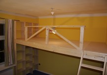 Vollholz Hochbetten maßgefertigt aus Berlin, Hochetagen, Etagenbetten, Spieletagen, Schlafebenen, bauen, Kinderbetten, Galerien, Hochbettleitern, Kita Einrichtungen, preiswert, günstig   (79)